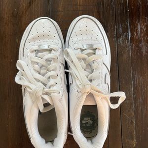 Womens size 7 Air Force 1’s!!